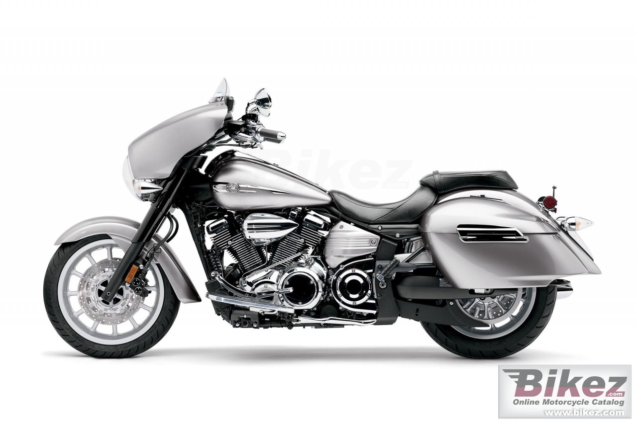Big Yamaha star stratoliner deluxe picture and wallpaper from Bikez.com